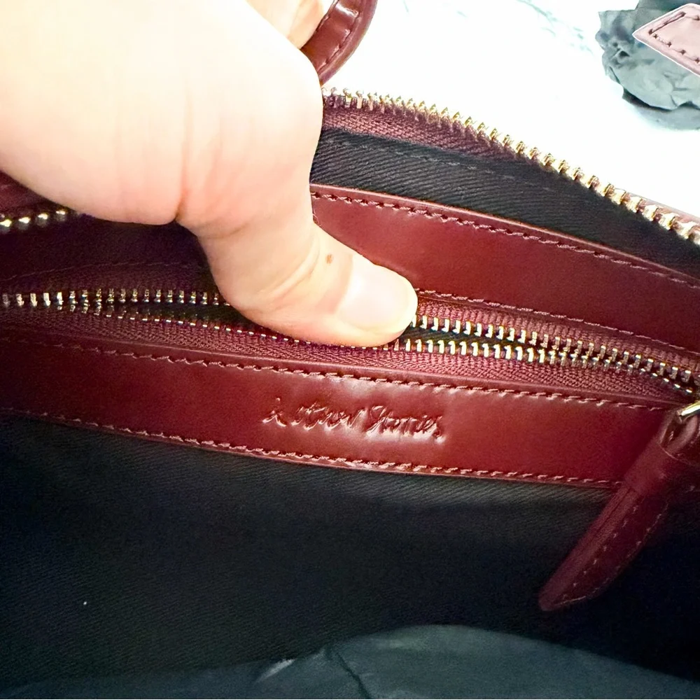& Other Stories Sleek Leather Shoulder Bag in Burgundy Oxblood - Picture 6 of 14